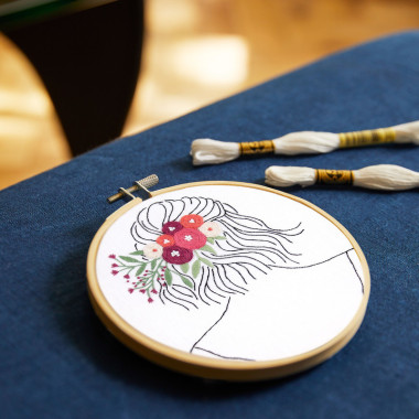 Kit broderie Coiffure florale DMC