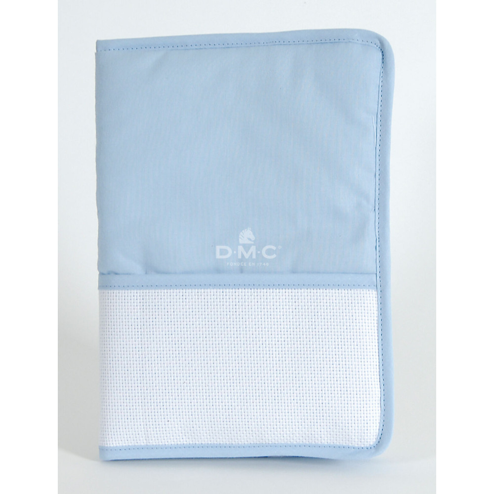 Protège carnet de santé à broder bleu DMC