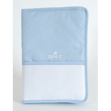 Protège carnet de santé à broder bleu DMC