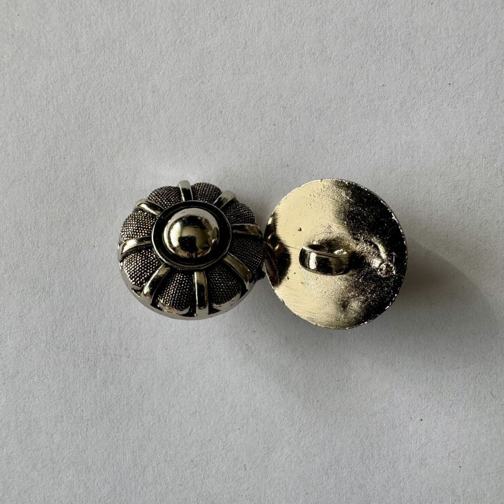 Bouton métallique gris en forme de fleur 22 mm - Découvrez des centaines de modèles !