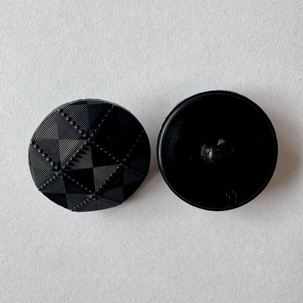 Bouton noir effet damier 30 mm - Découvrez des centaines de modèles !