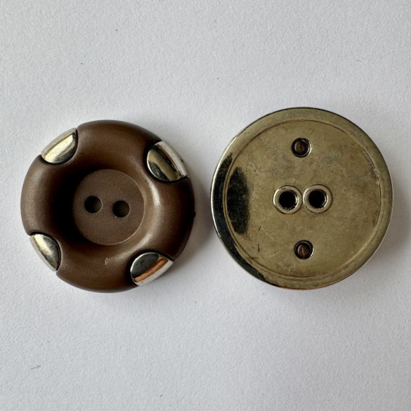 Bouton marron avec rebord métallique 30 mm - Découvrez des centaines de modèles !