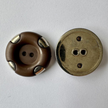Bouton marron avec rebord métallique 30 mm - Découvrez des centaines de modèles !