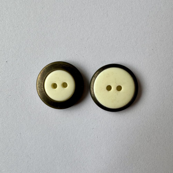Bouton crème avec rebord métallique 20 mm - Découvrez des centaines de modèles !