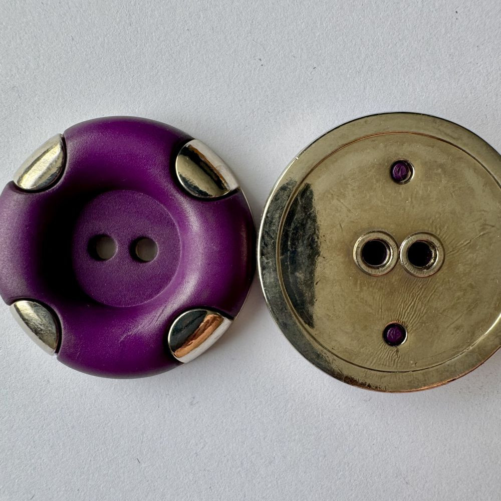 Bouton violet avec rebord métallique 38 mm - Découvrez des centaines de modèles !