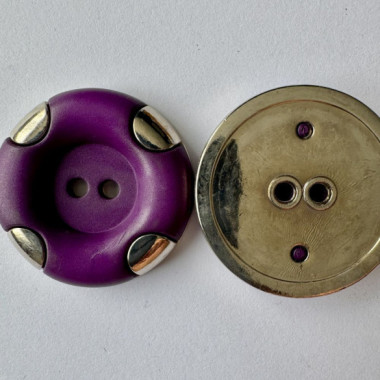 Bouton violet avec rebord métallique 38 mm - Découvrez des centaines de modèles !