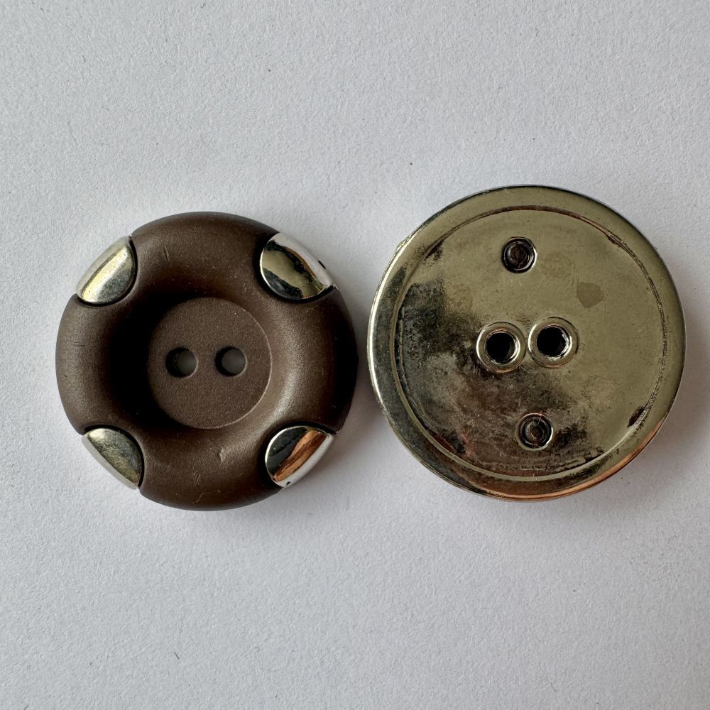Bouton gris avec rebord métallique 30 mm - Découvrez des centaines de modèles !