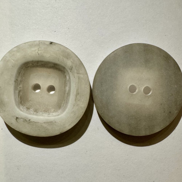 Bouton gris 37 mm - Découvrez des centaines de modèles !