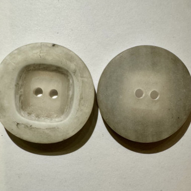 Bouton gris 37 mm - Découvrez des centaines de modèles !