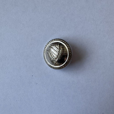 Bouton métallique gris avec blason 20 mm - Découvrez des centaines de modèles !