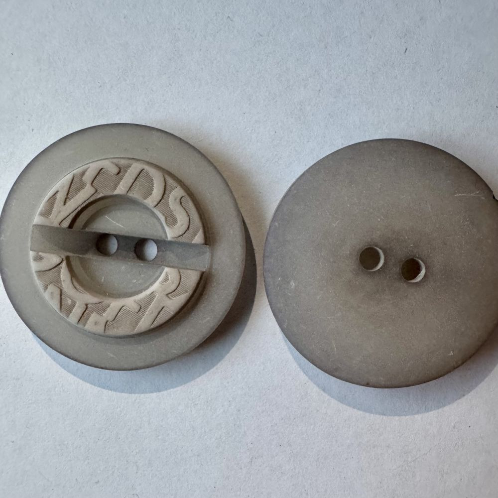 Bouton gris 37 mm - Découvrez des centaines de modèles !